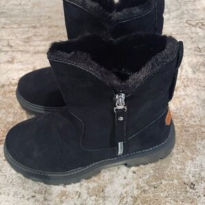 Cozy Black Ankle Boots with Faux Fur Lining